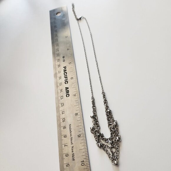 Gothic V-shaped silver chain mail necklace ✦ Medieval princess necklace ✦ - Picture 5 of 8